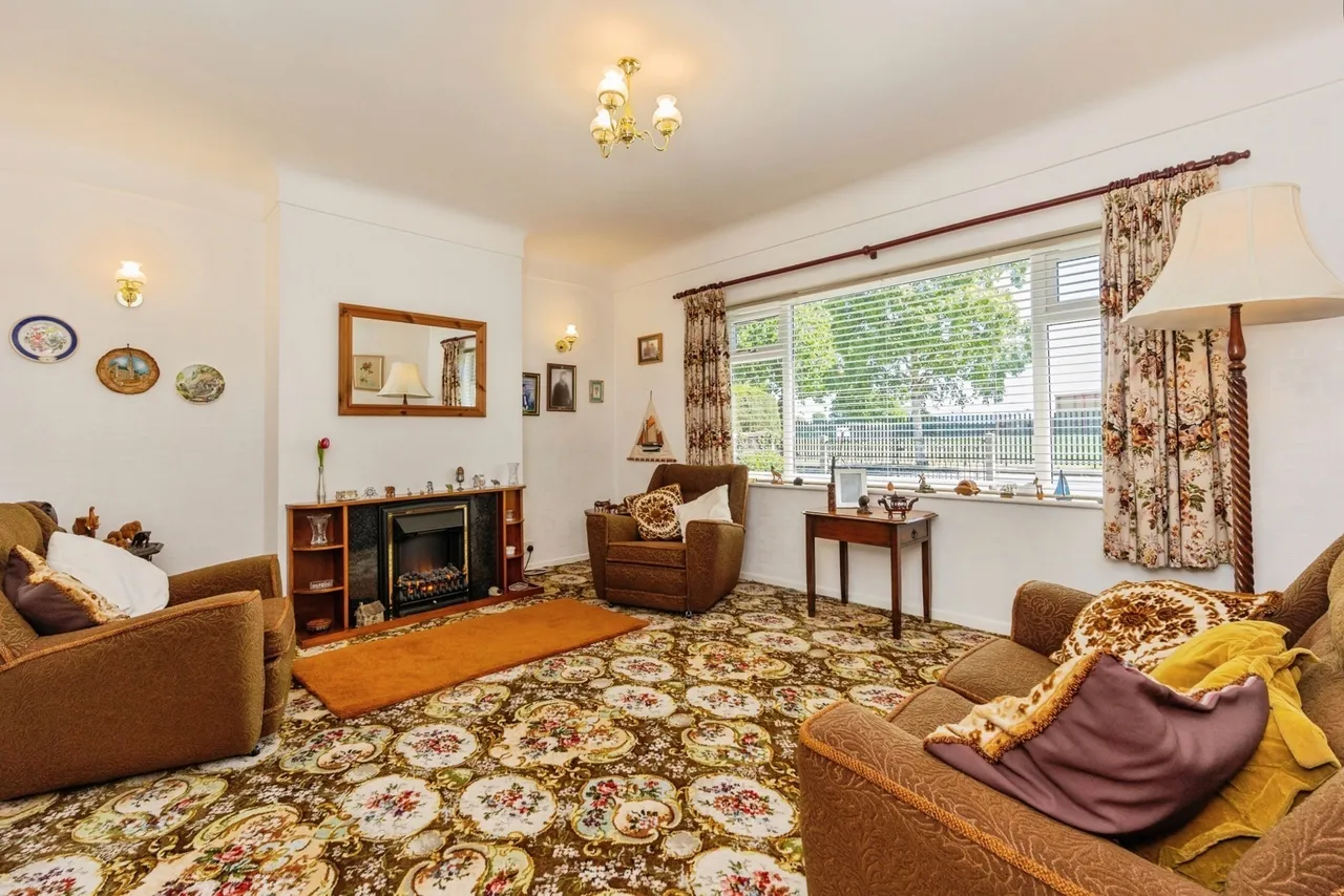 Langley Road, Sale, Greater Manchester, M33, photo 2