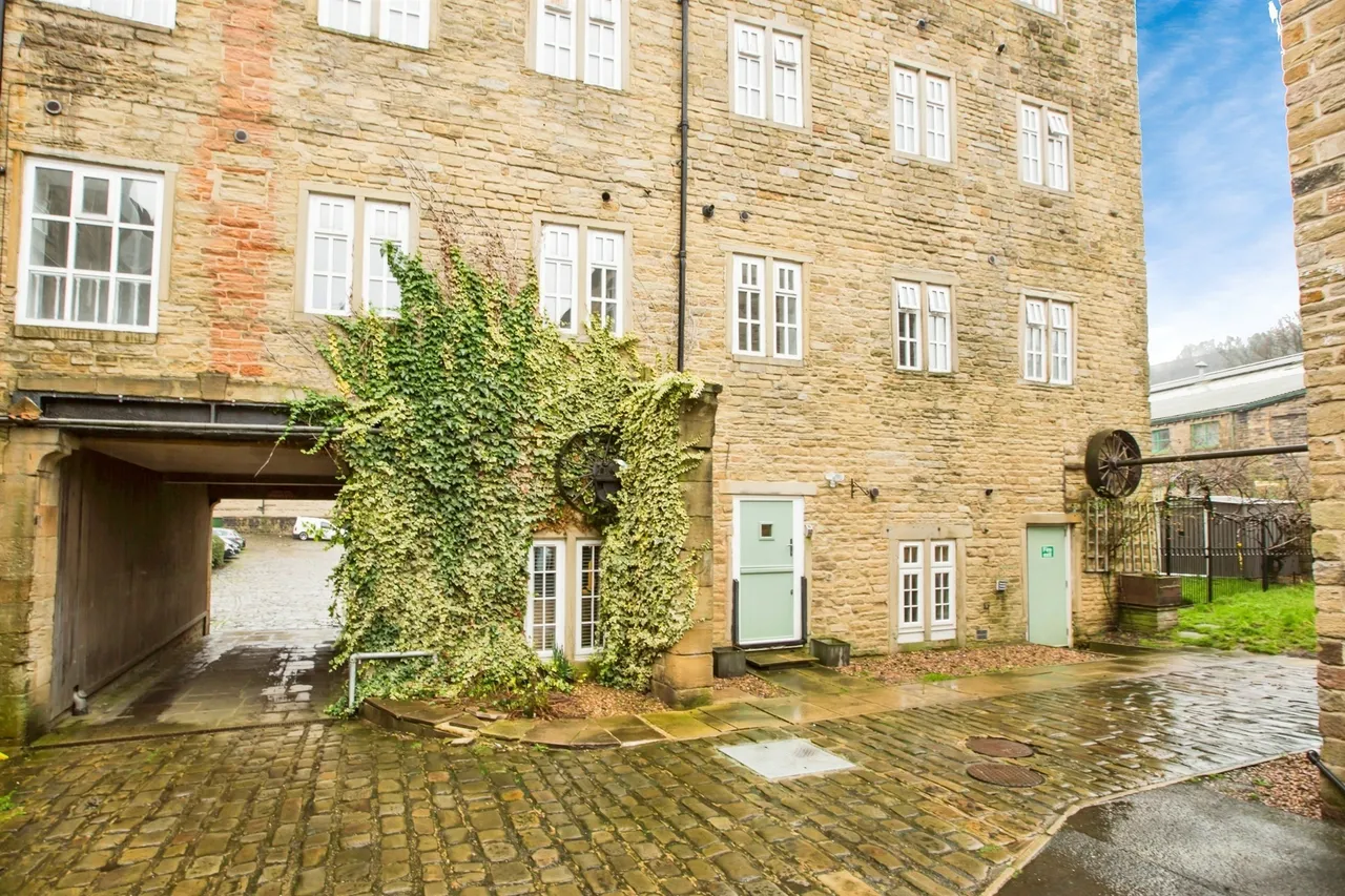 2 bed flat for sale — Wharf Street, Sowerby Bridge