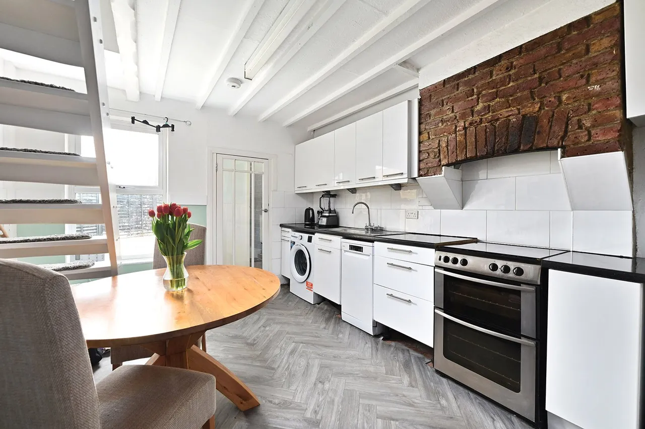 Cambridge Road, Ashford, TW15, photo 3
