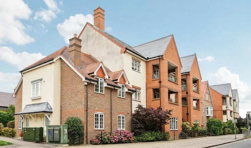 2 bed flat for sale, High Street, Rickmansworth, WD3