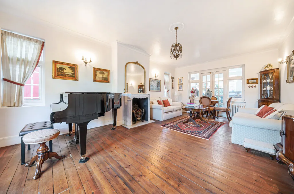 The Drive, Ickenham, UB10, photo 2