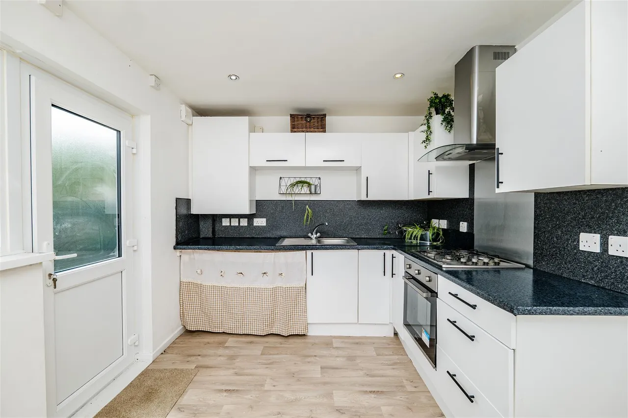 Carew Close, Barry, CF62 9EH, photo 3
