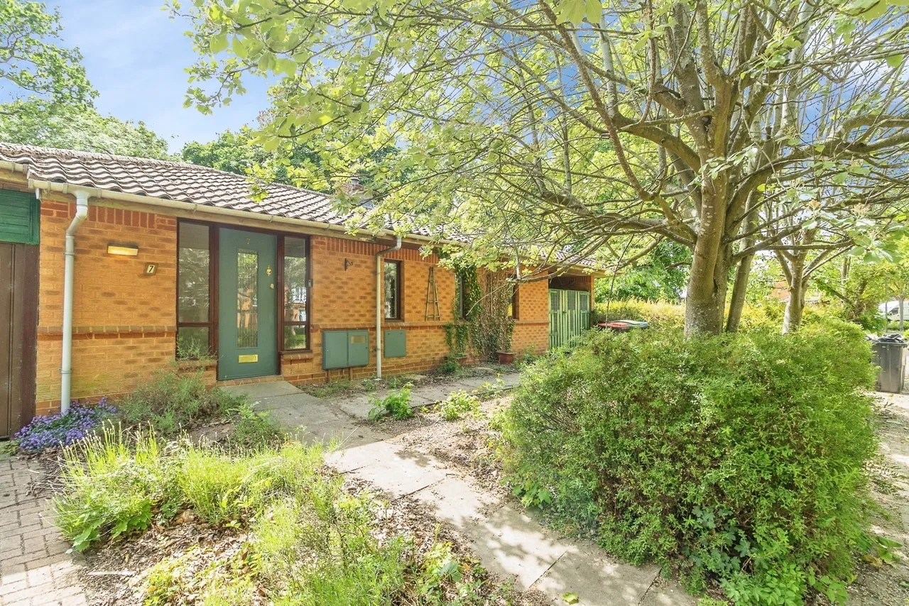 2 bed house for sale — Edison Square, Shenley Lodge, Milton Keynes, Buckinghamshire, MK5