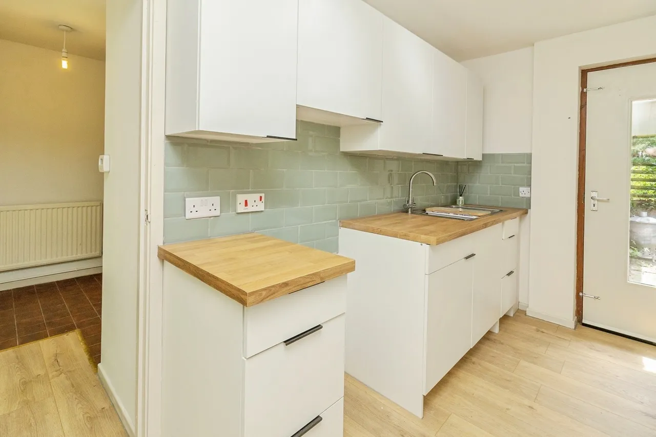 Edison Square, Shenley Lodge, Milton Keynes, Buckinghamshire, MK5, photo 3