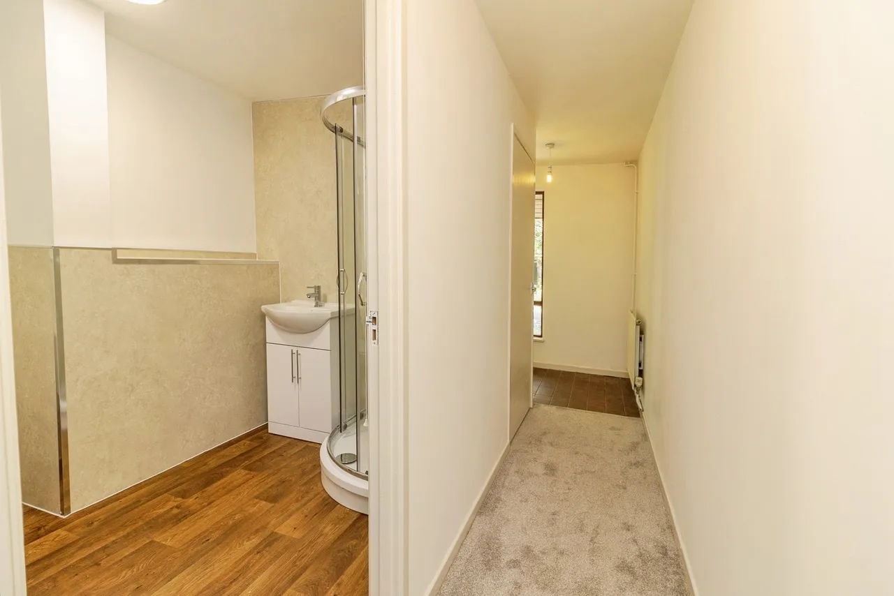 Edison Square, Shenley Lodge, Milton Keynes, Buckinghamshire, MK5, photo 11