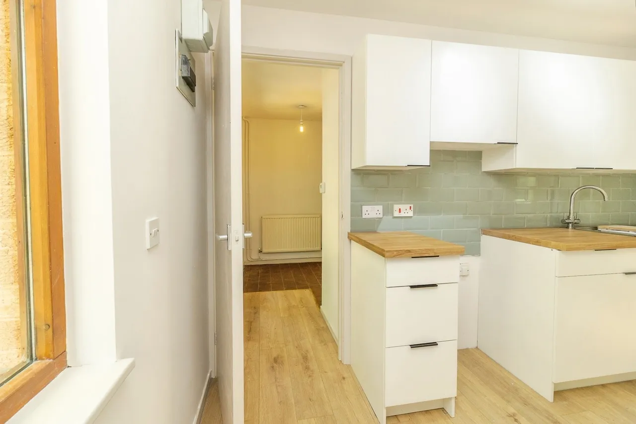 Edison Square, Shenley Lodge, Milton Keynes, Buckinghamshire, MK5, photo 6