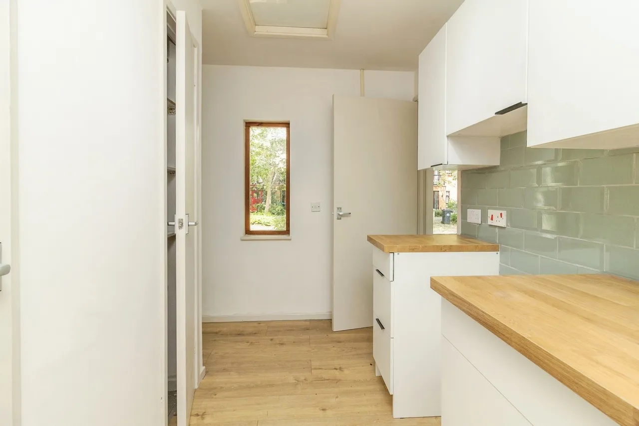 Edison Square, Shenley Lodge, Milton Keynes, Buckinghamshire, MK5, photo 8