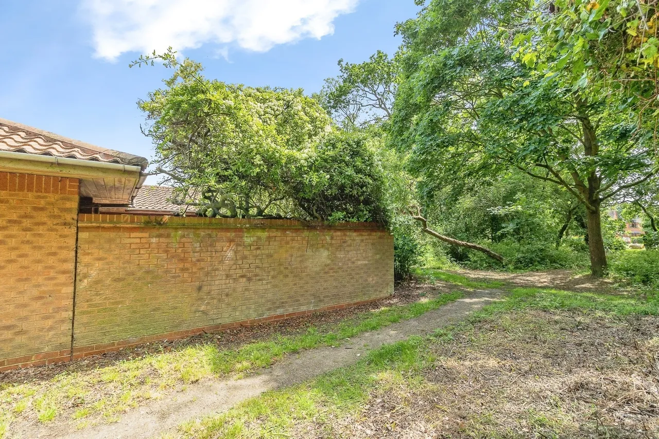 Edison Square, Shenley Lodge, Milton Keynes, Buckinghamshire, MK5, photo 5