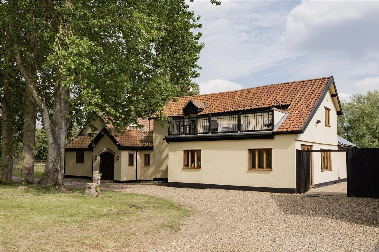 Barham's Lane, Carleton Rode, NR16, photo 59