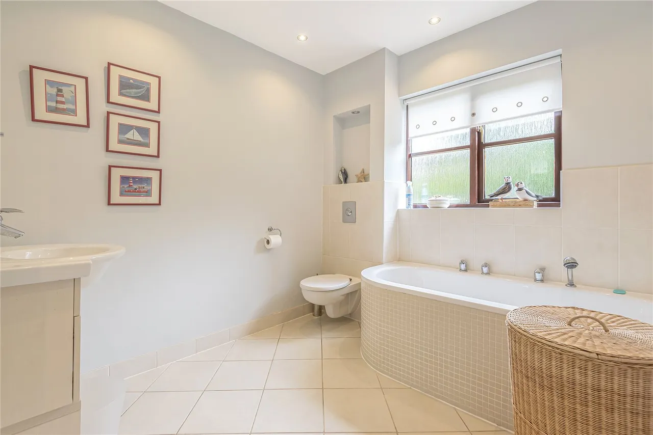 St. Nicholas Rise, Kings Worthy, SO23, photo 6