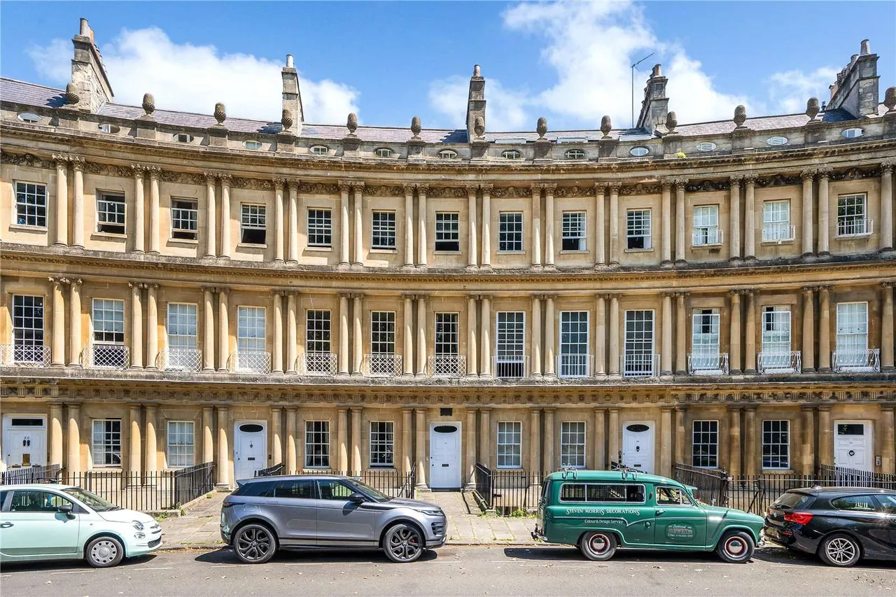 2 bed flat for sale — The Circus, Bath, Somerset, BA1 2EU