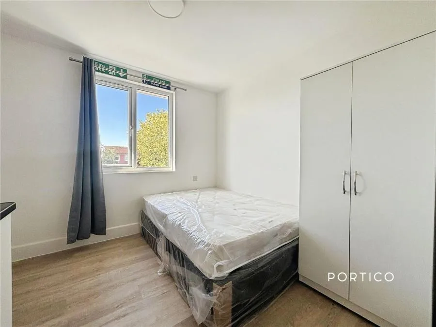 Latchford Place, Chigwell, IG7, photo 6