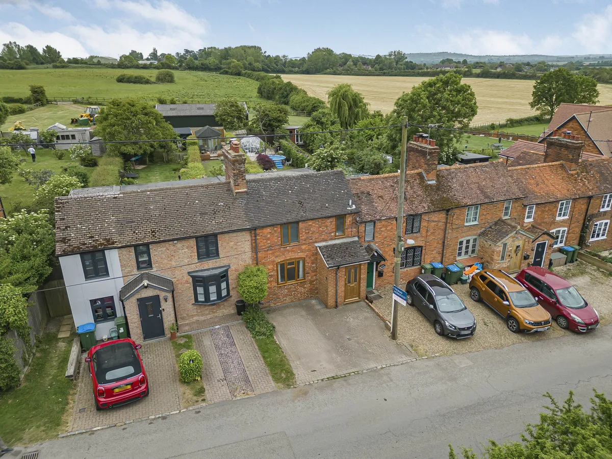 Lawn Hill, Edgcott, photo 4