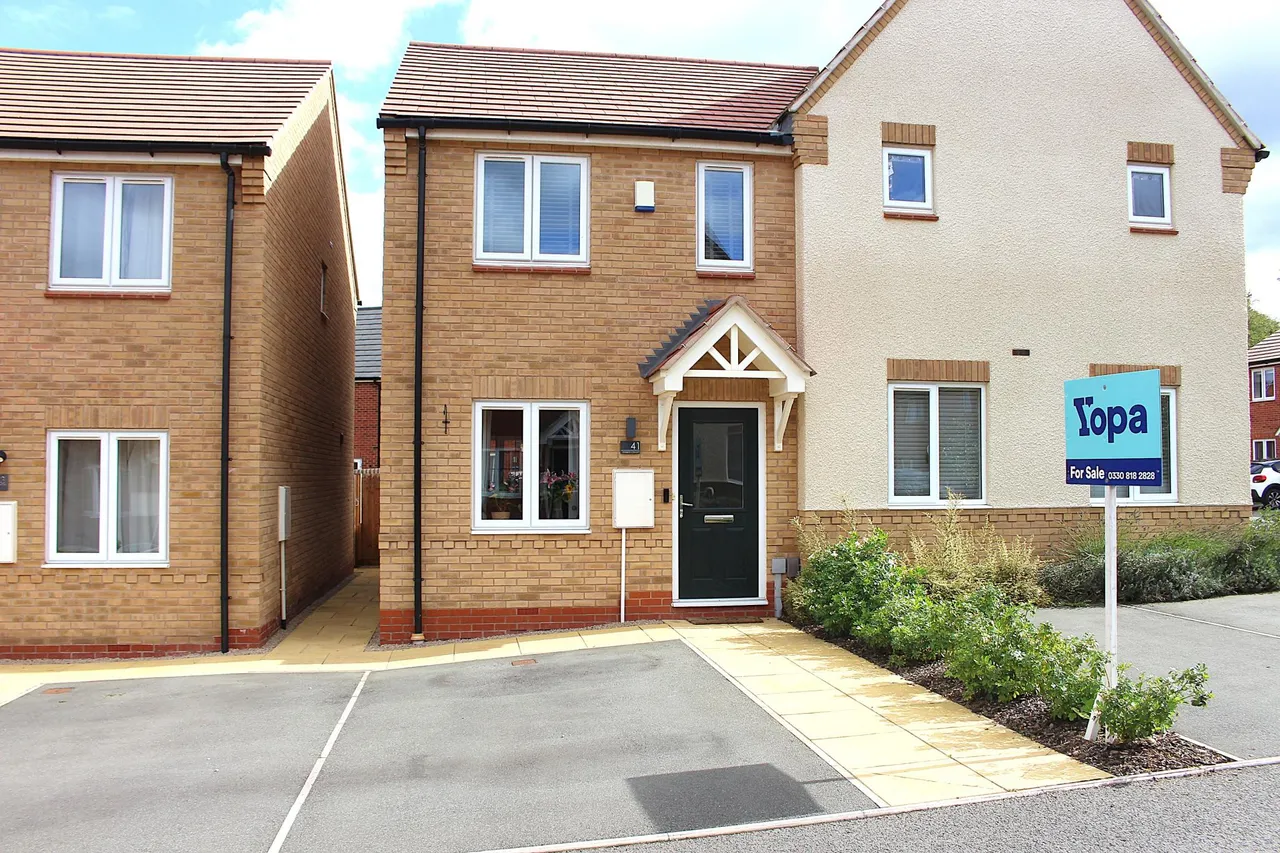 2 bed house for sale, Marigold Crescent, Loughborough, LE12