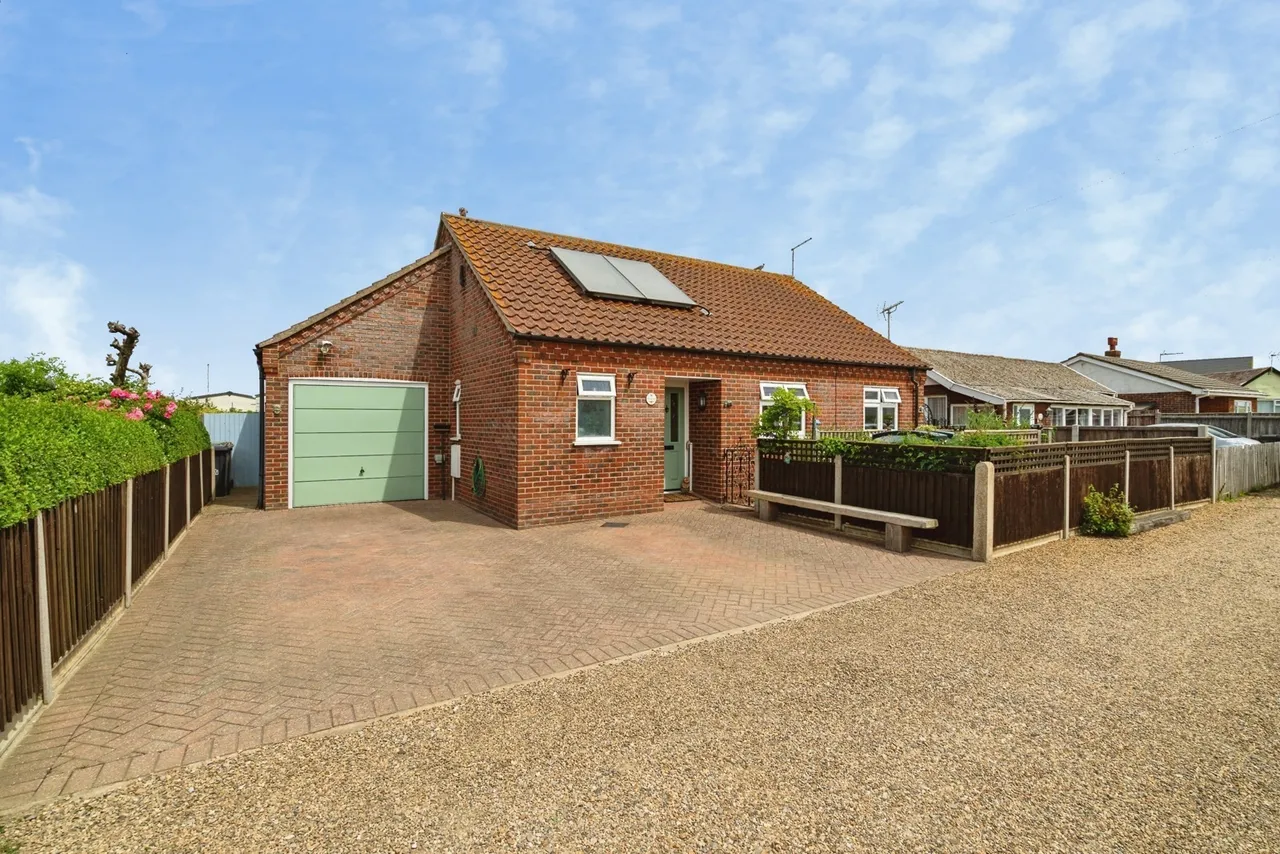 3 bed house for sale — Poplar Drive, Walcott, Norwich, Norfolk, NR12