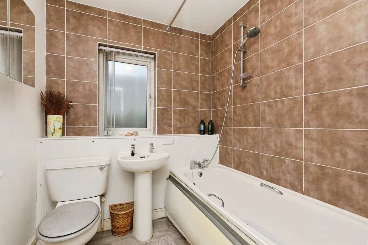 Shining Cliff Court, Bawtry, DN10, photo 8
