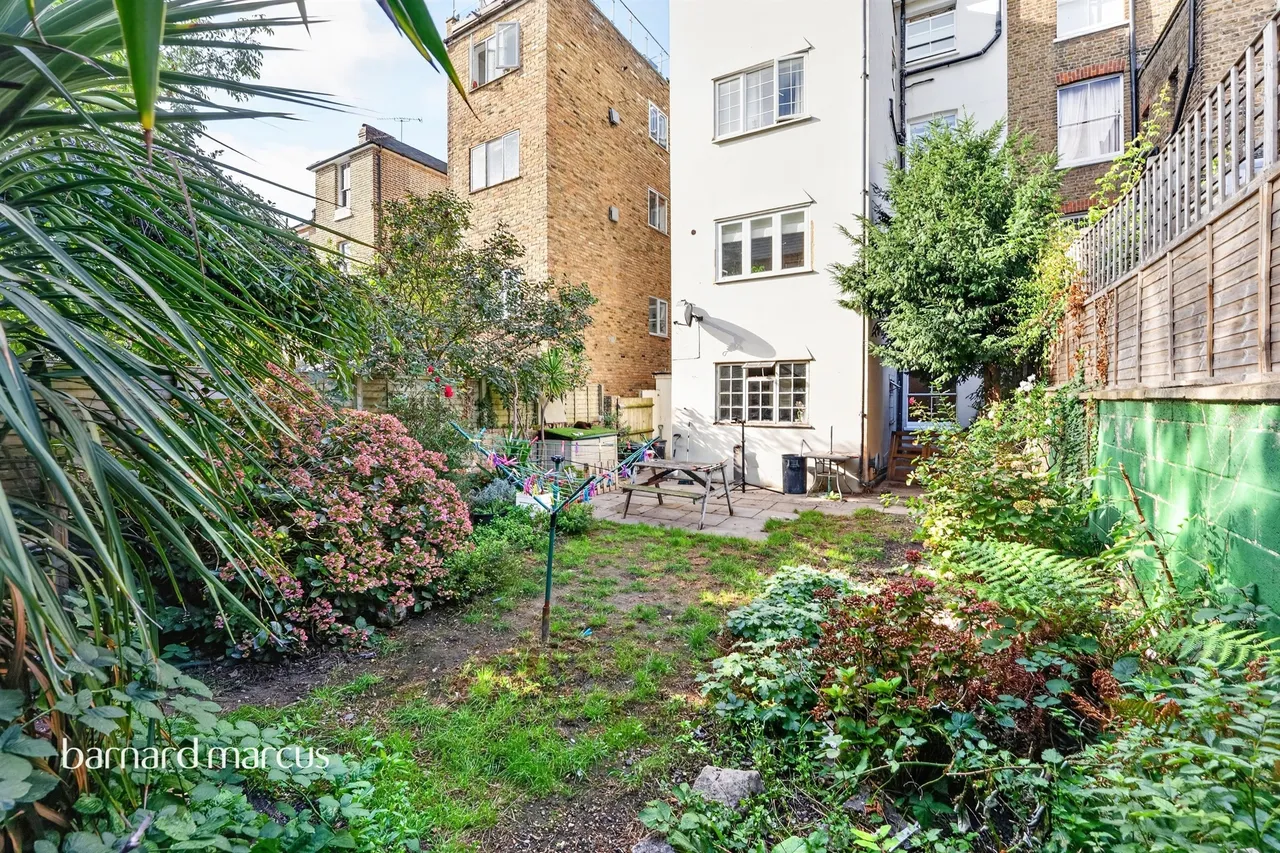 Bolingbroke Grove, London, SW11, photo 15