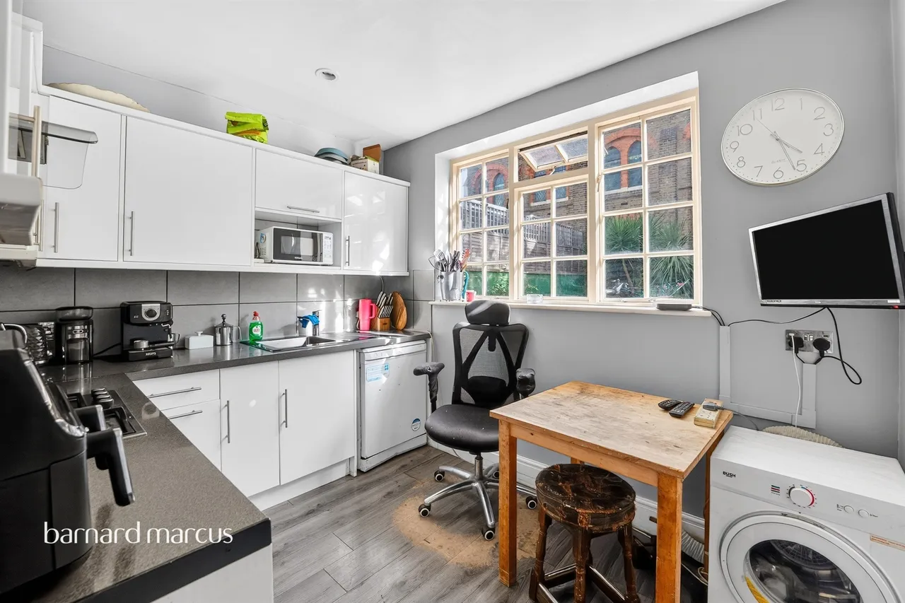 Bolingbroke Grove, London, SW11, photo 5
