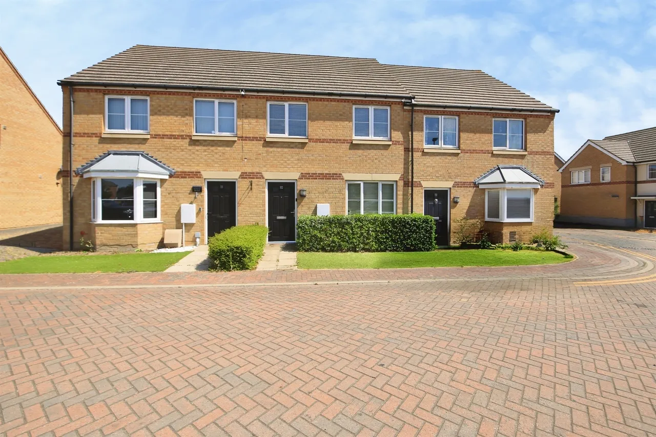 3 bed house for sale — Rathbone Crescent, Peterborough