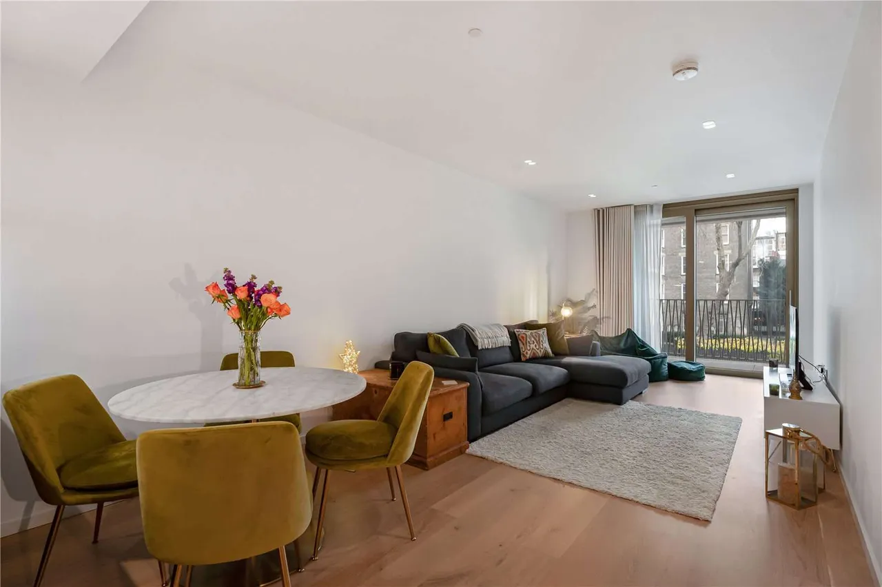 2 bed flat for sale — Bartholomew Close, London, EC1A 7BF