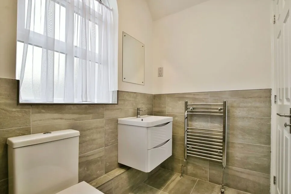 Land Lane, Wilmslow, SK9, photo 8