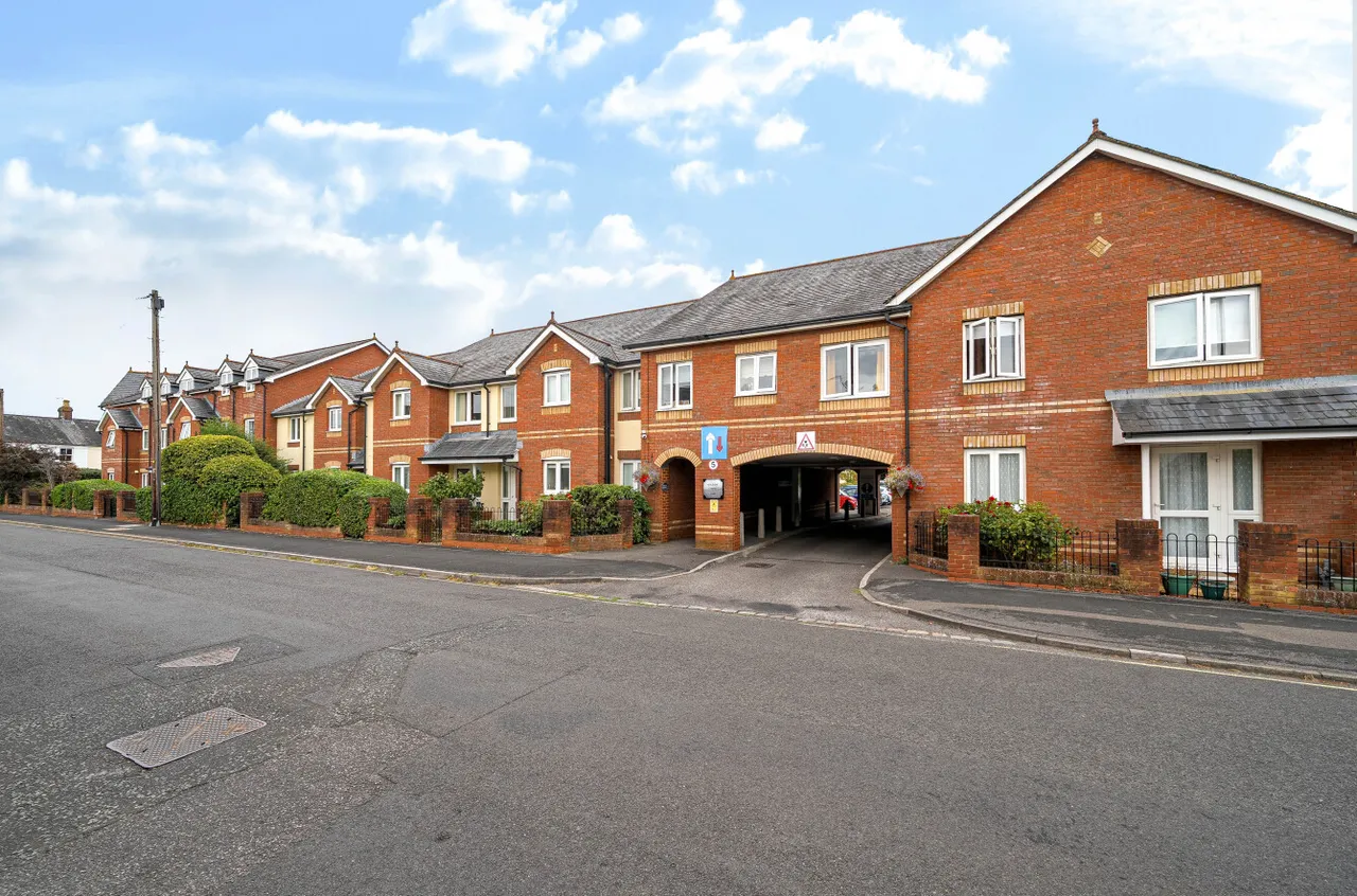 1 bed flat for sale, Ackender Road, Alton, GU34