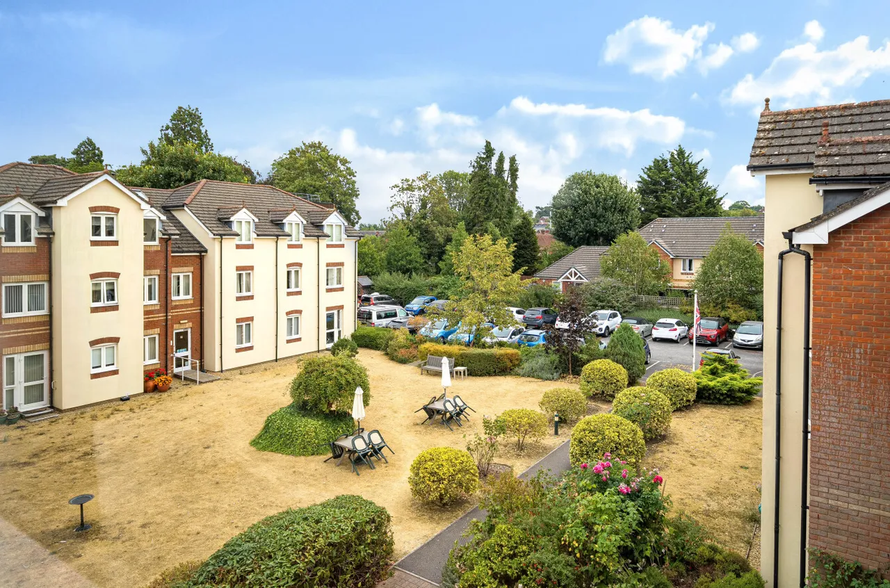 Ackender Road, Alton, GU34, photo 9