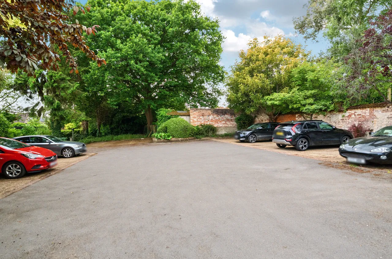 Updown Hill, Windlesham, Surrey, GU20 6DL, photo 9