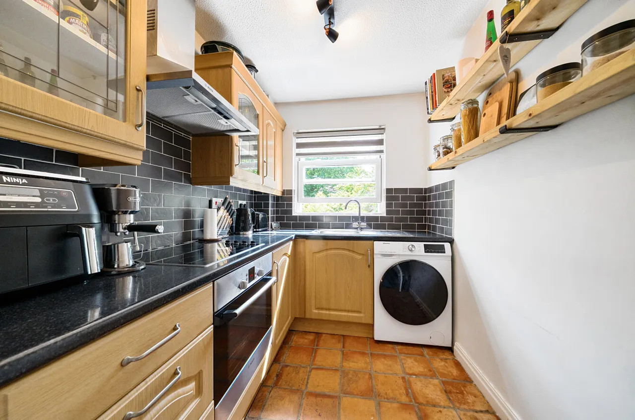 Updown Hill, Windlesham, Surrey, GU20 6DL, photo 5