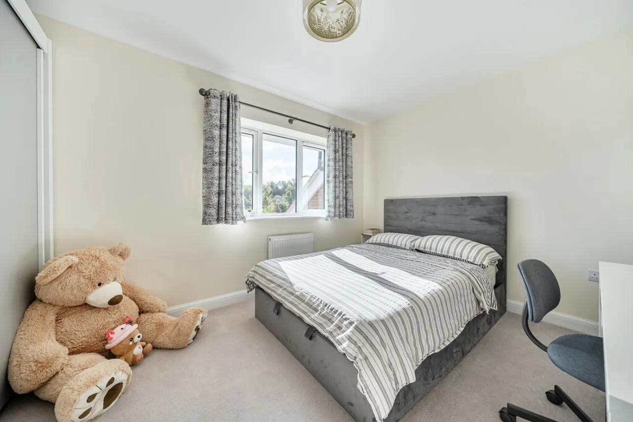 Bramley, RG26, photo 9