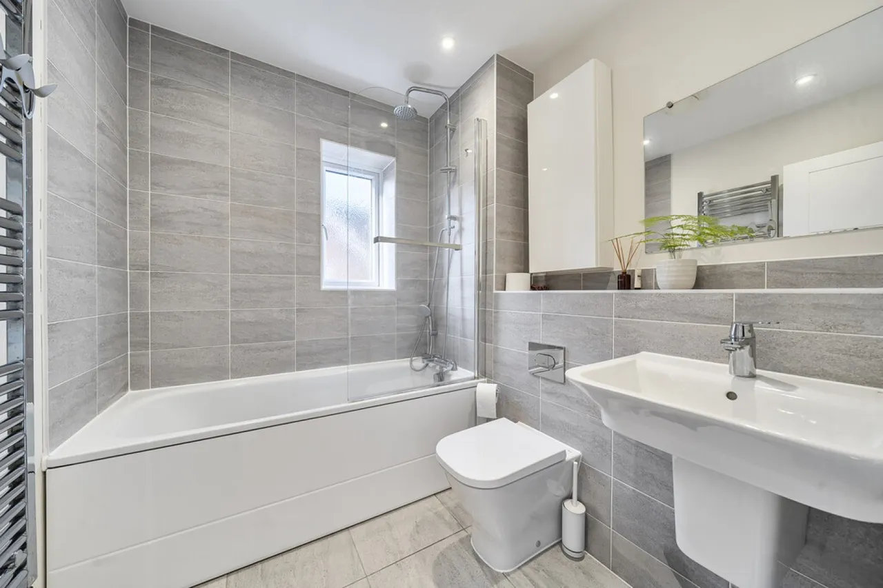 Bramley, RG26, photo 11