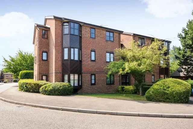 1 bed flat for sale, Poets Chase, Aylesbury, HP21