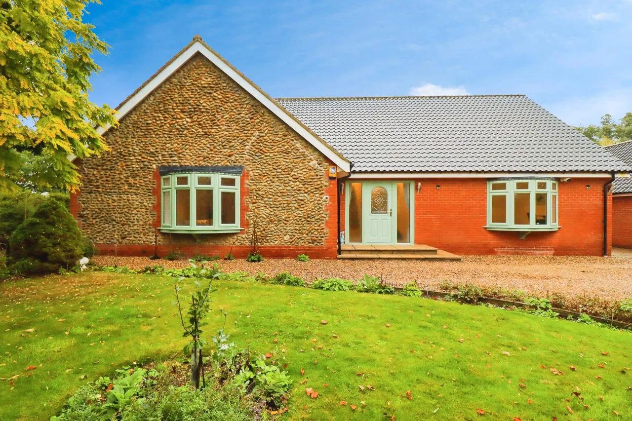 4 bed house for sale, Harleston Road, Rushall, IP21