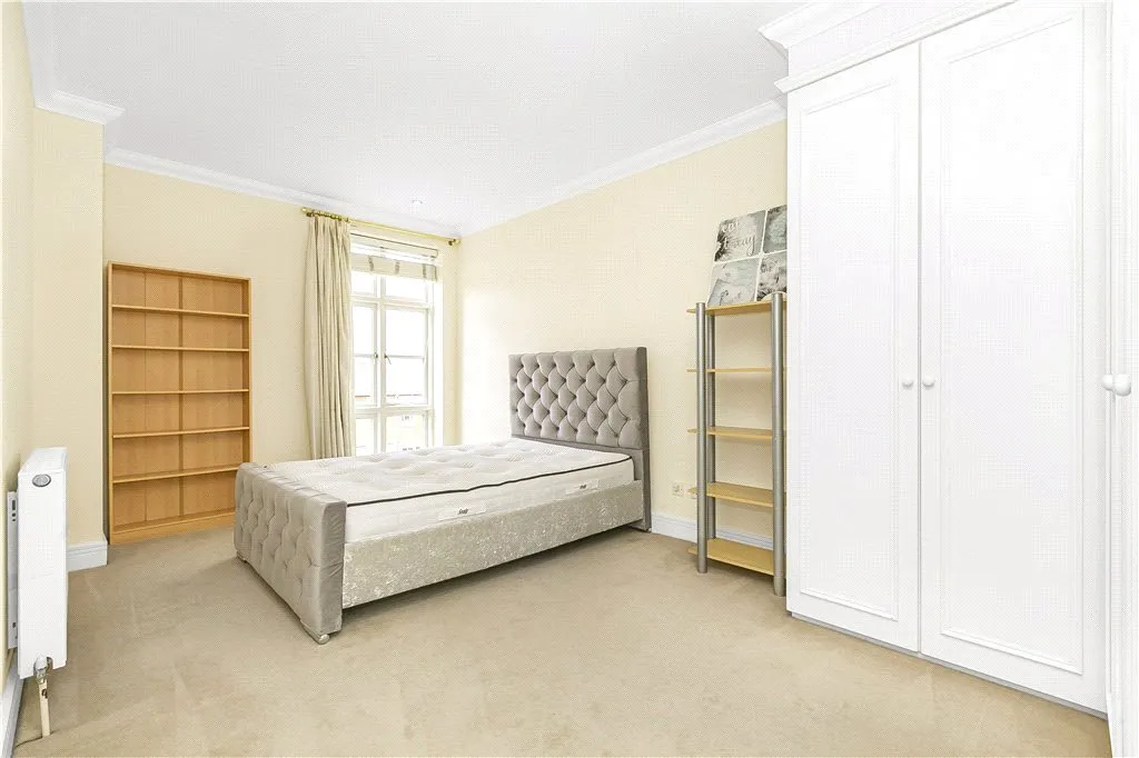 Holloway Drive, Virginia Water, GU25, photo 4