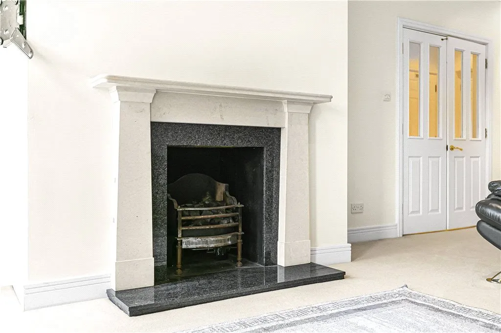Holloway Drive, Virginia Water, GU25, photo 8