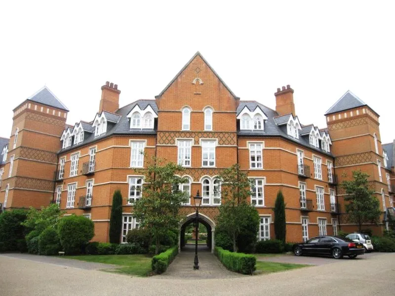 Holloway Drive, Virginia Water, GU25, photo 17