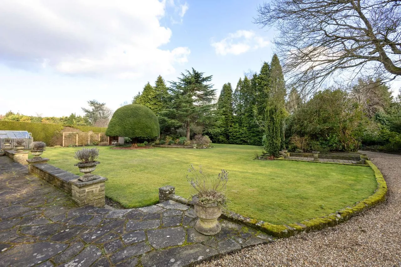 Ashley Park Avenue, Walton-on-Thames, KT12, photo 17
