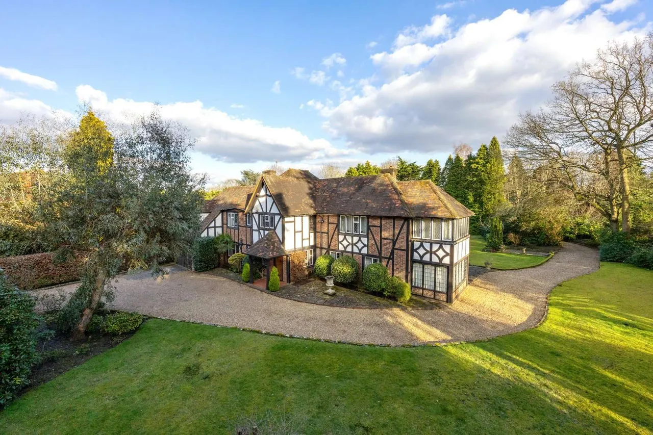 Ashley Park Avenue, Walton-on-Thames, KT12, photo 2