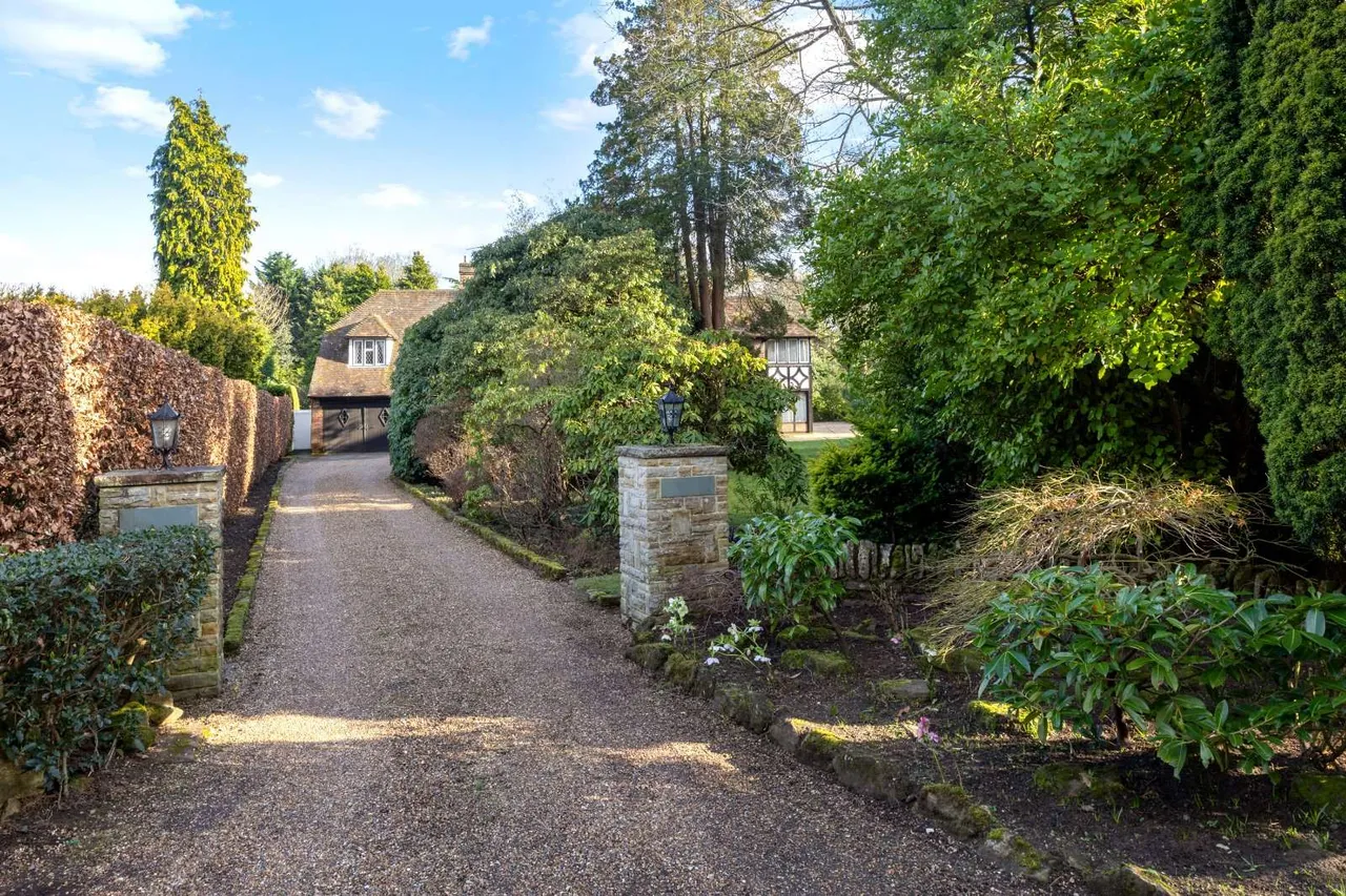 Ashley Park Avenue, Walton-on-Thames, KT12, photo 16