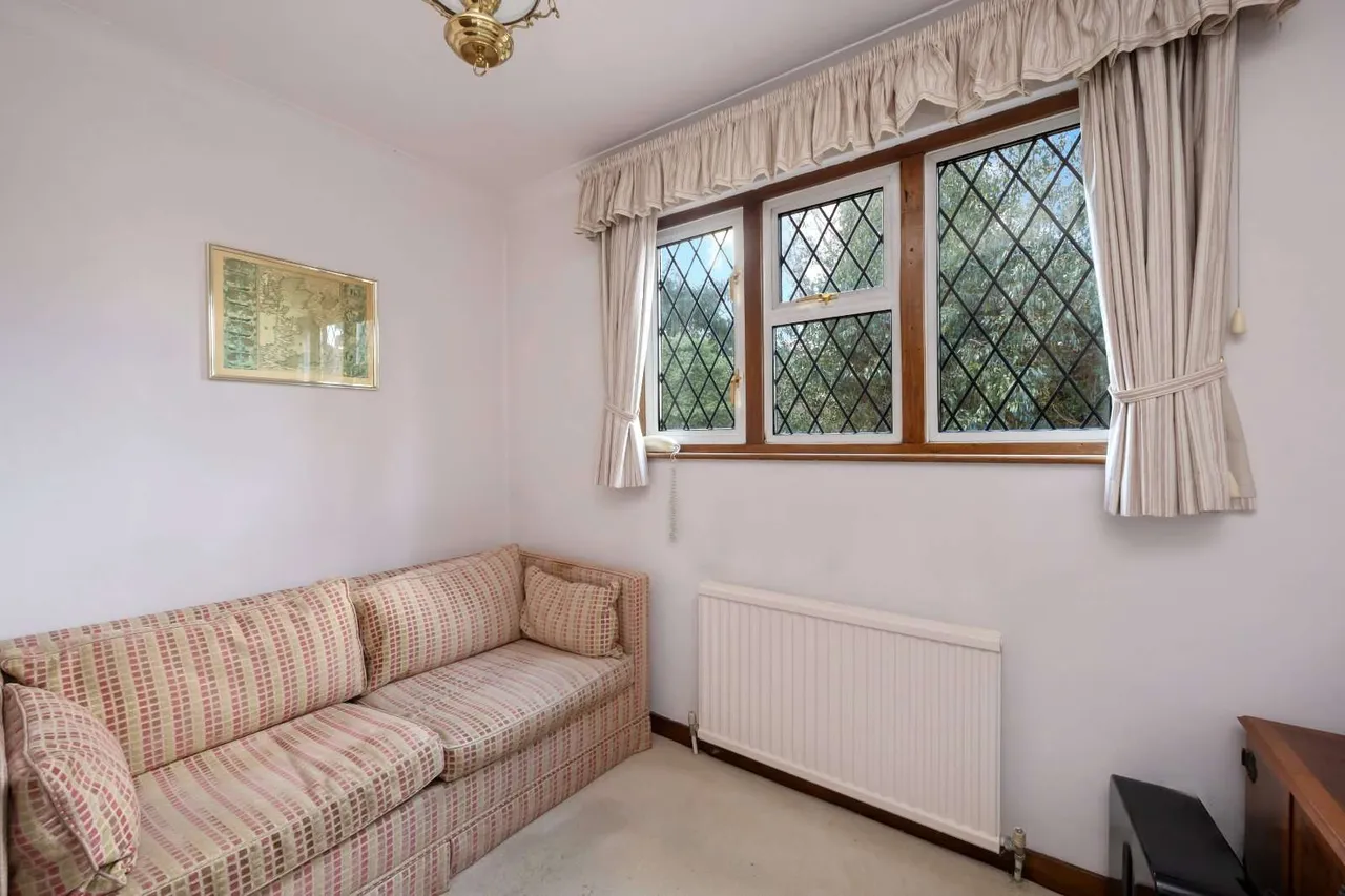 Ashley Park Avenue, Walton-on-Thames, KT12, photo 15