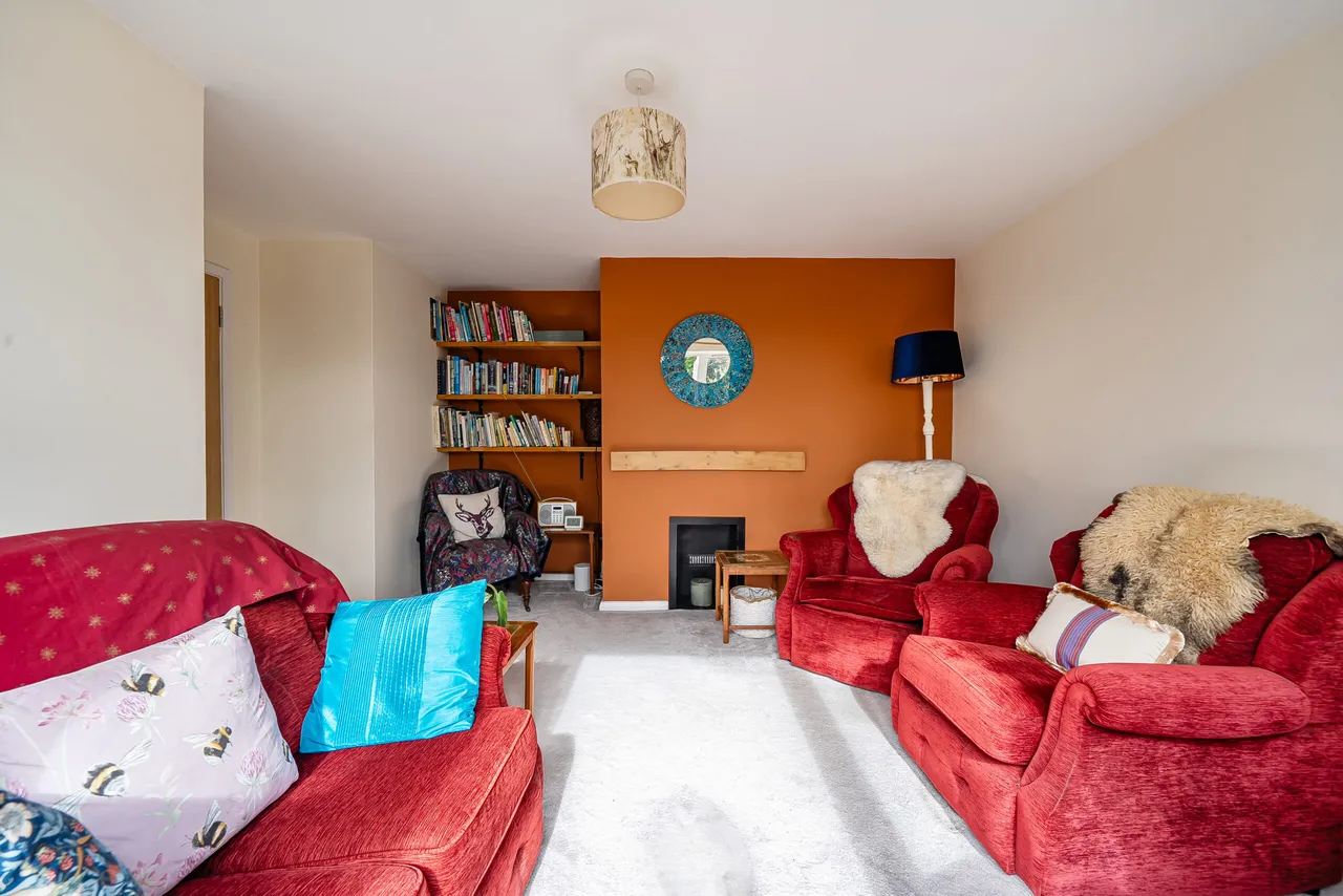 Whitfield Road, Haslemere, GU27, photo 2