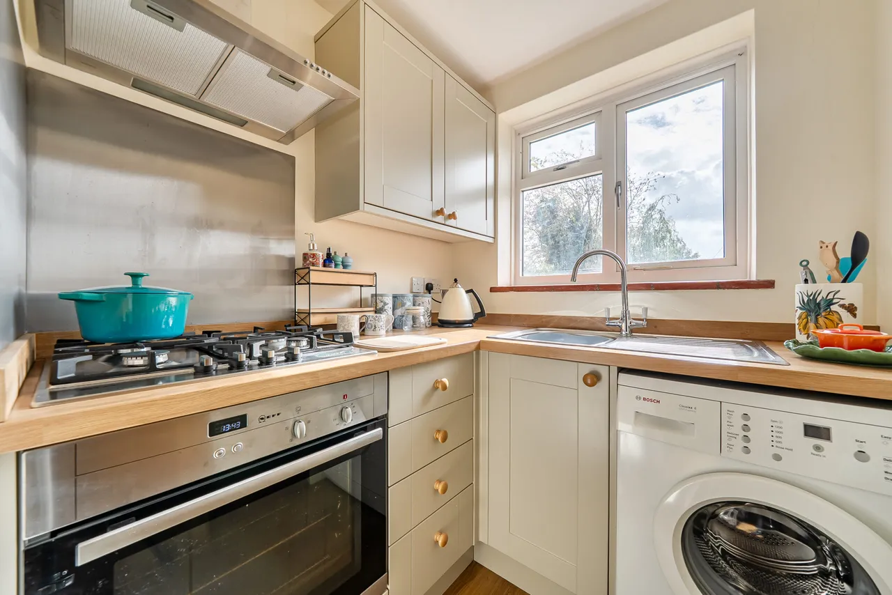 Whitfield Road, Haslemere, GU27, photo 5