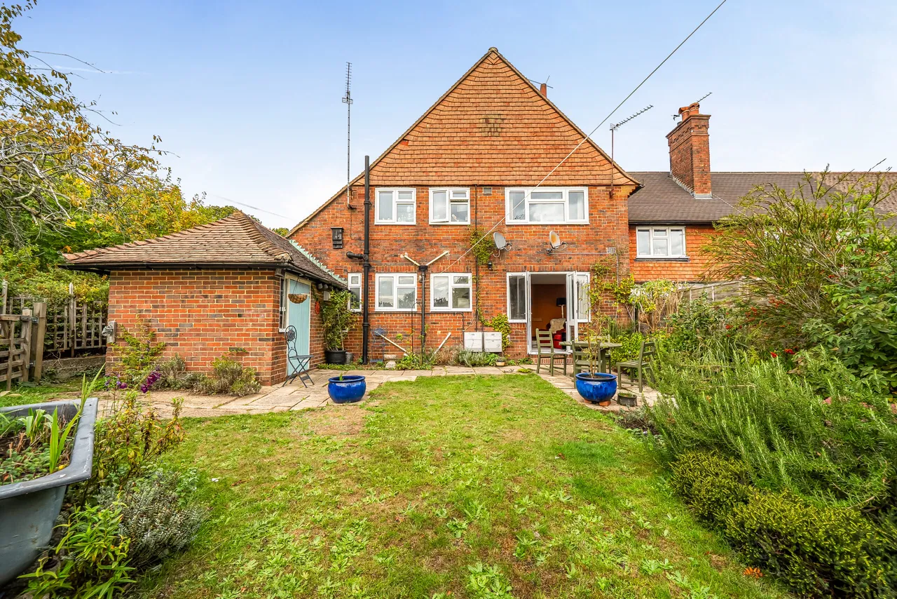 2 bed flat to rent, Whitfield Road, Haslemere, GU27