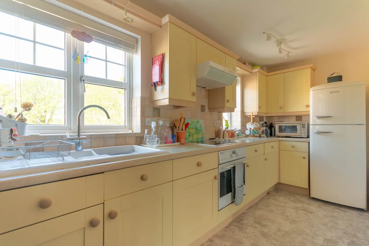 Whitestone Drive, East Morton, BD20, photo 5