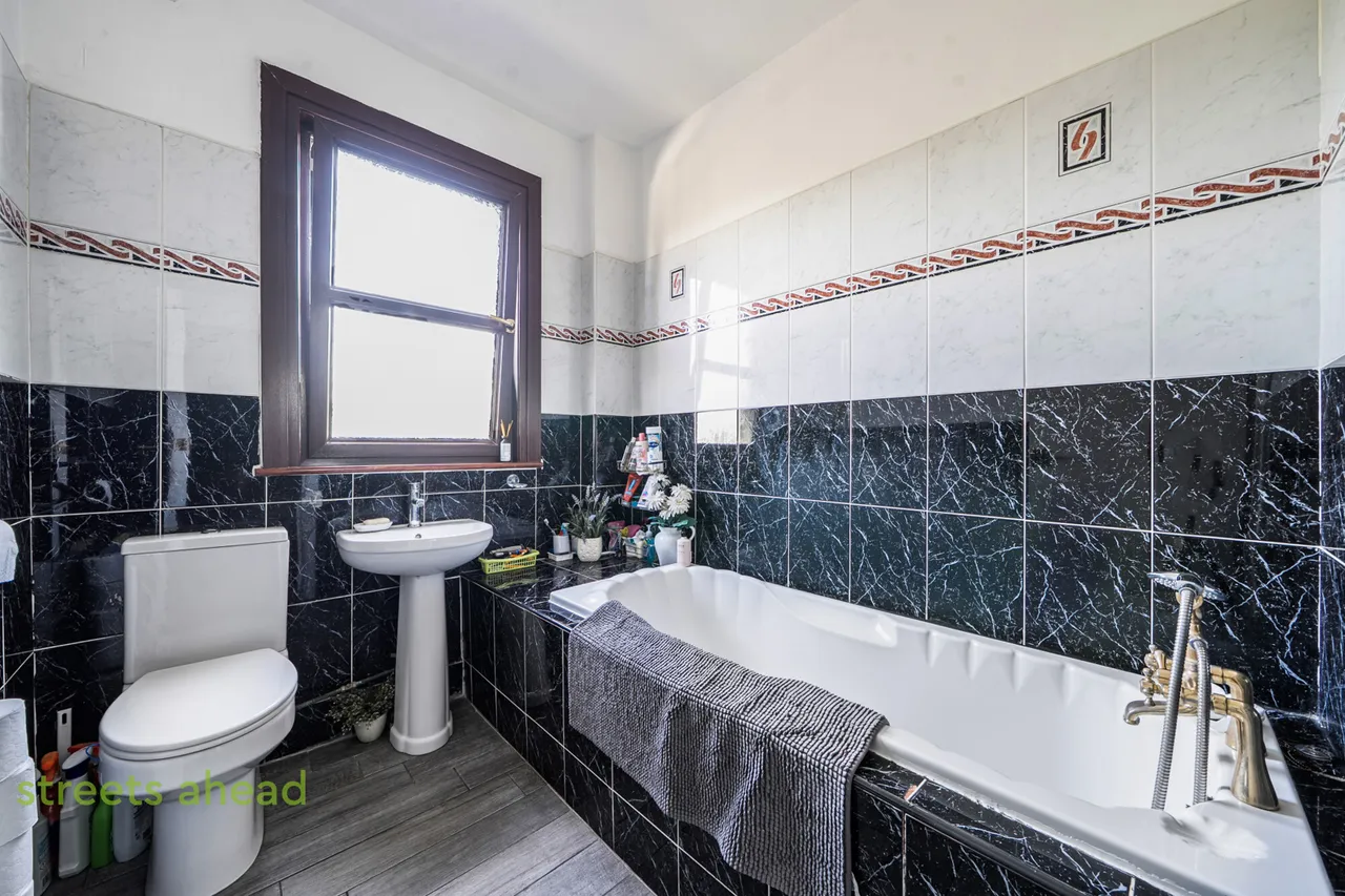 Lower Addiscombe Road, Croydon, CR0, photo 8