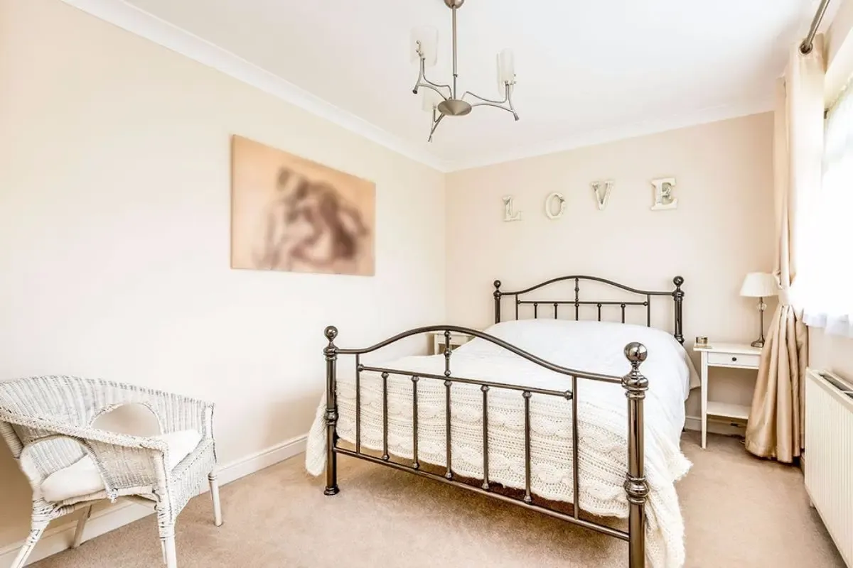 Salford Road, London, SW2, photo 5