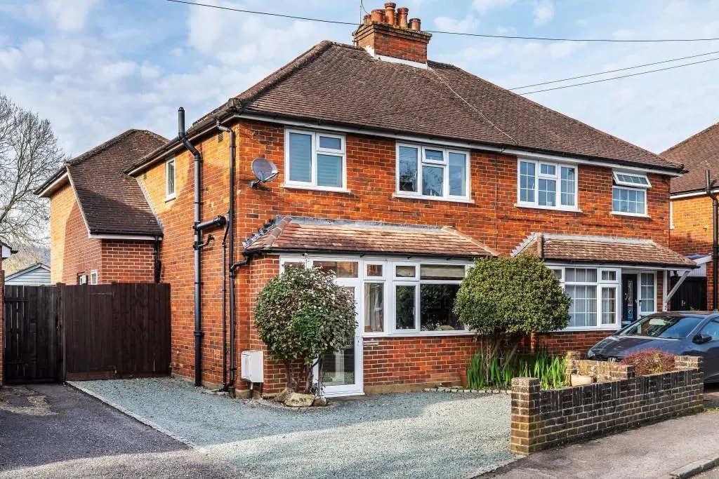 3 bed house for sale, Oakdene Close, Brockham, RH3