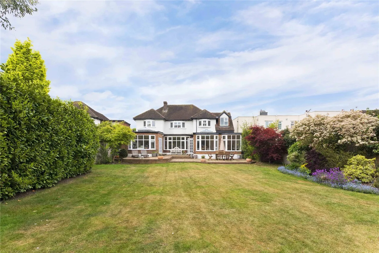 Ashley Close, Walton-on-Thames, Surrey, KT12, photo 8