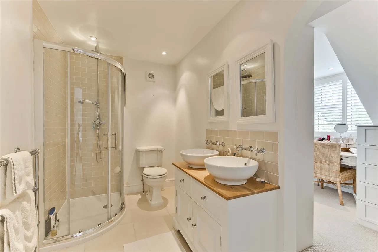 Ashley Close, Walton-on-Thames, Surrey, KT12, photo 7