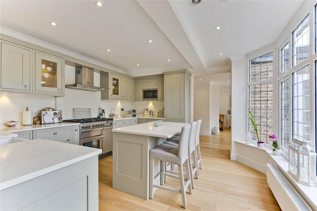 Ashley Close, Walton-on-Thames, Surrey, KT12, photo 2